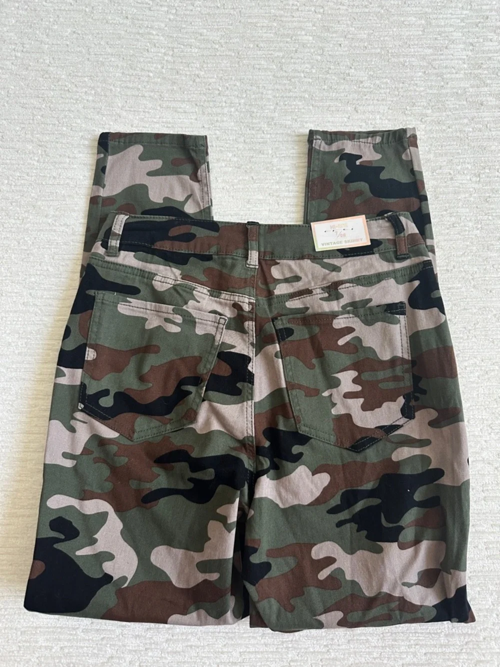 Junior Women’s Camouflage High Rise Vintage Skinny Pants - NWT - Picture 3 of 6